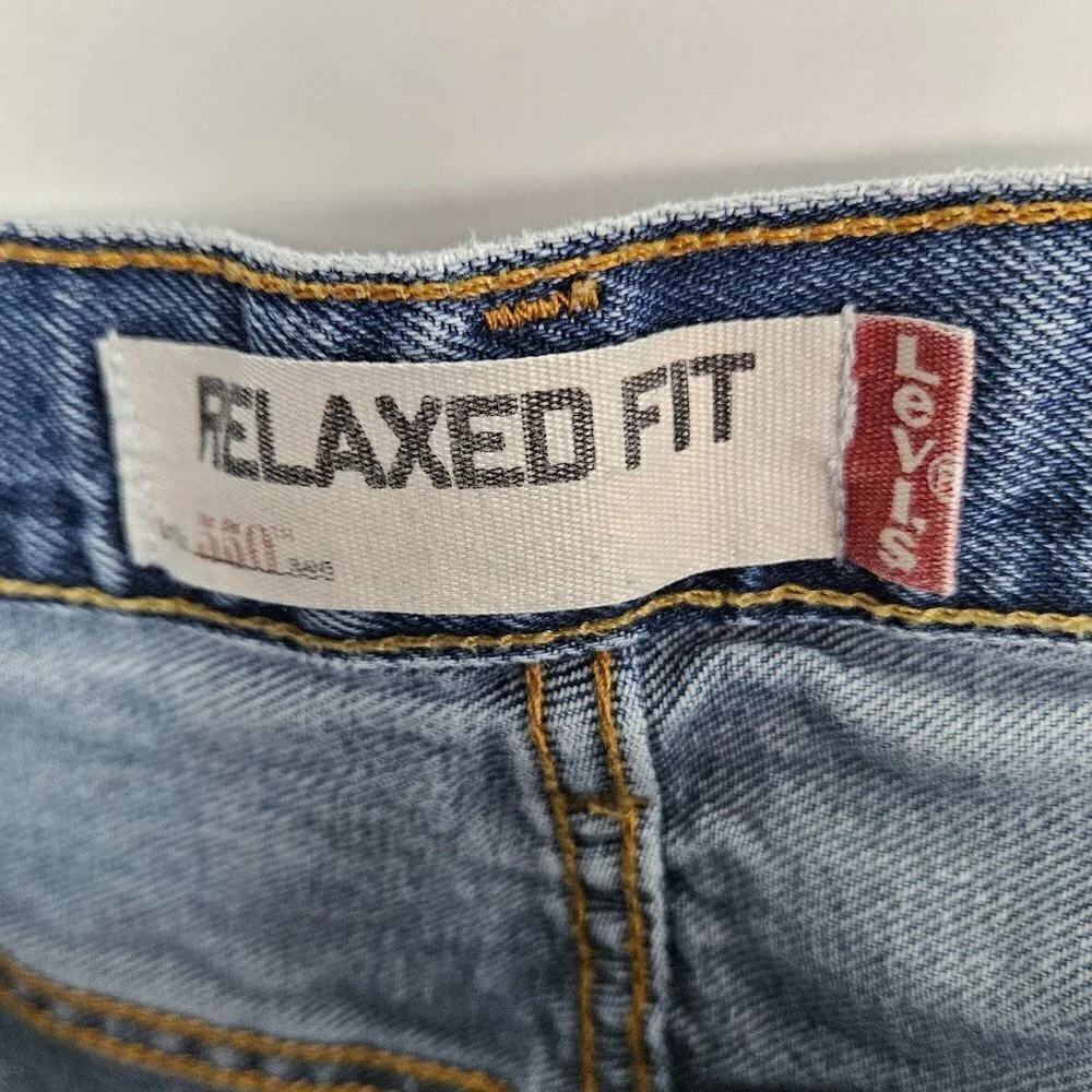 VTG Levi's 550 Relaxed Fit 100% Cotton Medium Wash Jean